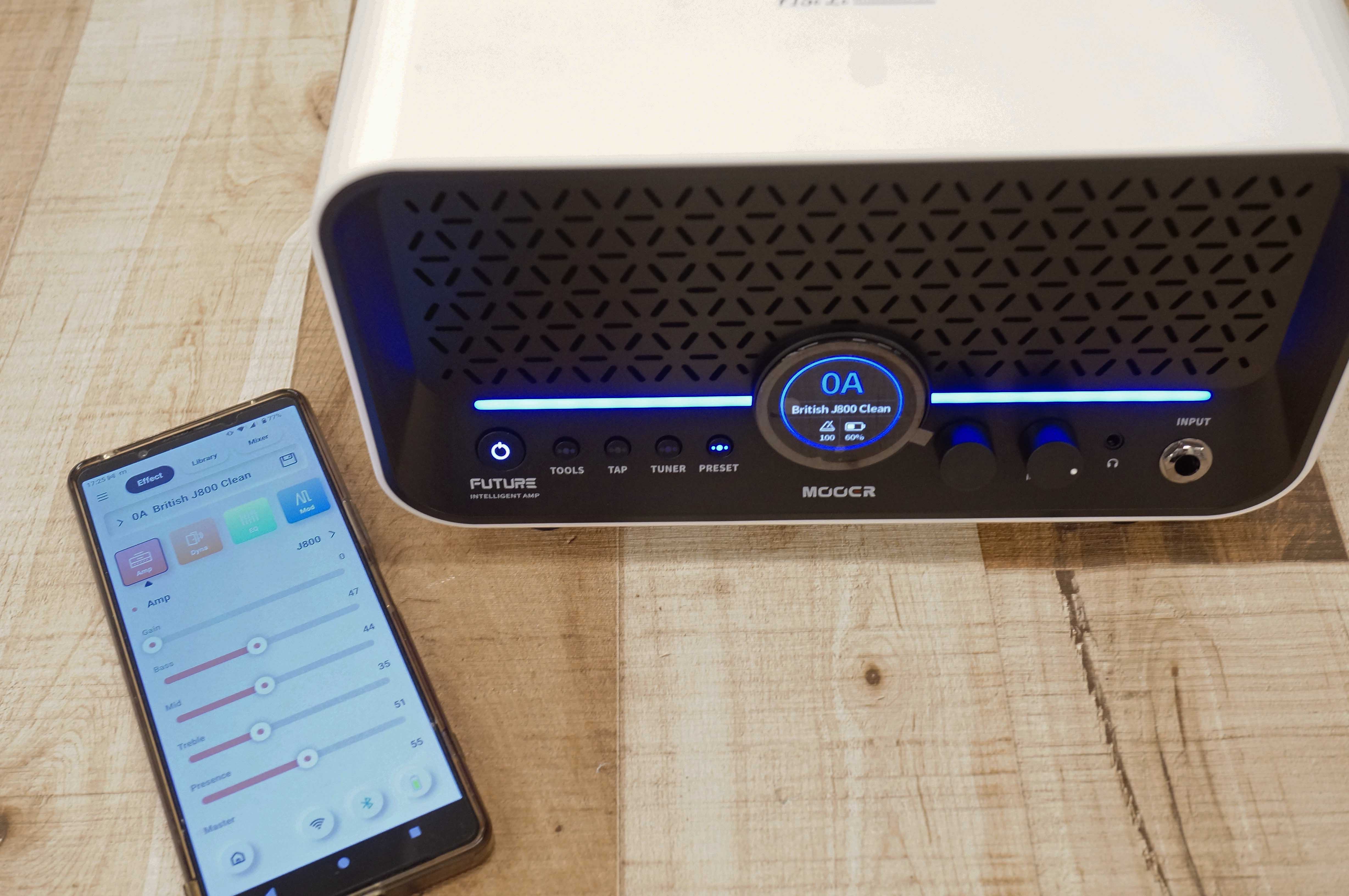 コンパクトで多機能なデスクトップ＋ポータブルアンプ、Mooer F15i Li