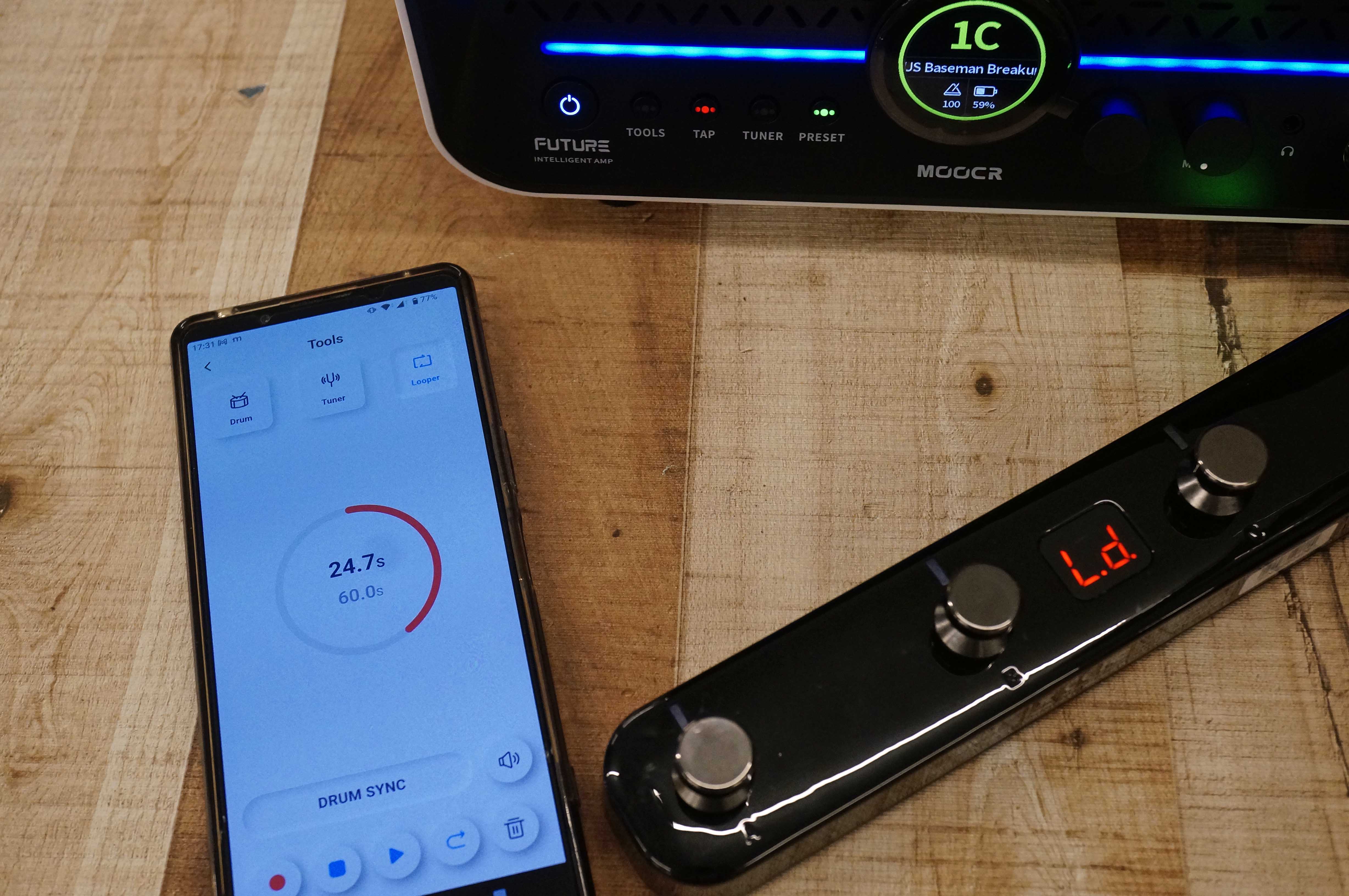 コンパクトで多機能なデスクトップ＋ポータブルアンプ、Mooer F15i Li